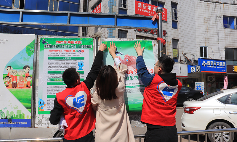 2021年3月25日，藍鴿志愿服務隊前往社區(qū)開展“世界水日”暨“中國水周”主題宣傳活動（2）